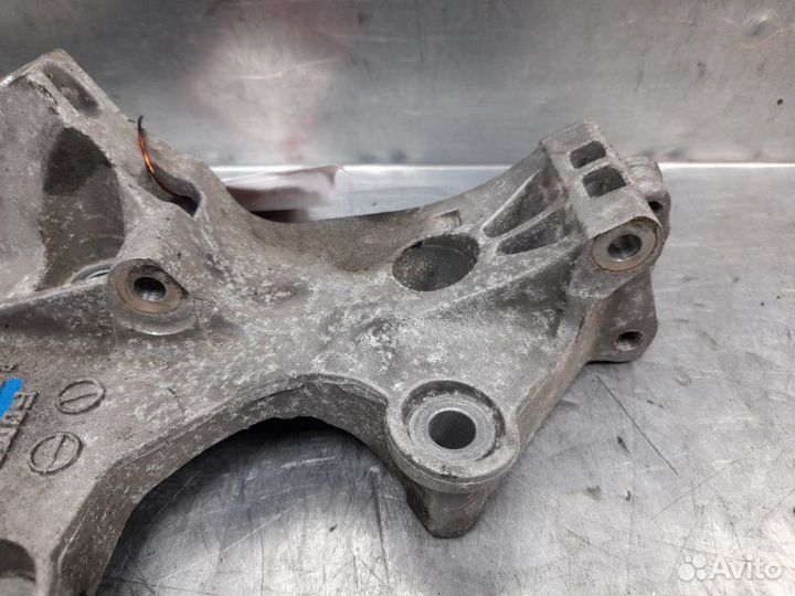 Кронштейн генератора Skoda Octavia (A5 1Z)