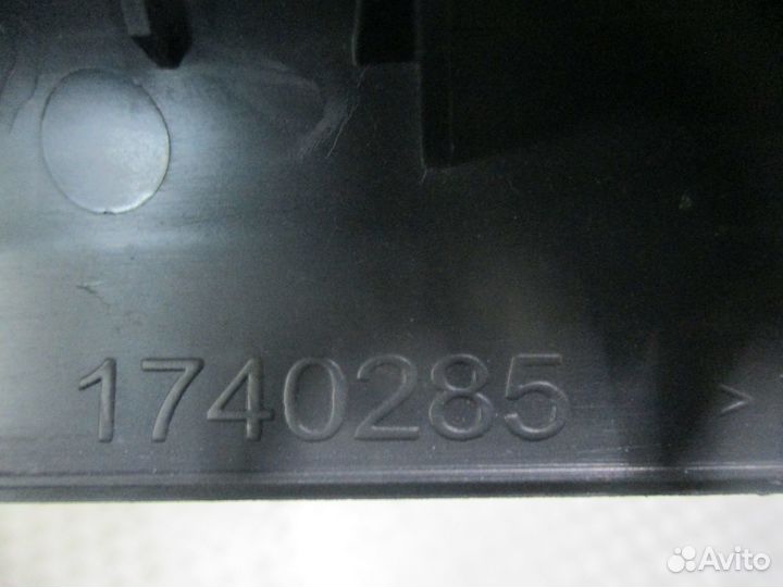 Накладка двери правая Scania 1740285