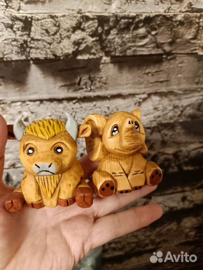 Фигурки вырезаны из дерева, цену уточняйте