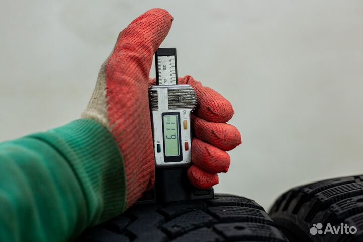 Bridgestone Blizzak Spike-01 215/70 R16 100T