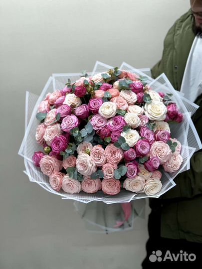 Букет из пионовидние розы