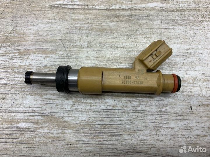 Форсунка топливная Toyota Avensis универсал