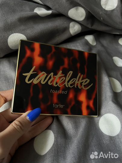 Палетка теней от бренда Tarte