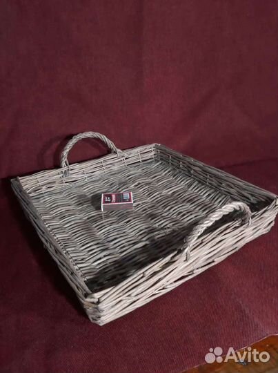Плетёный поднос со стеклянным дном