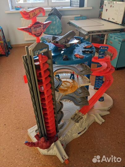 Hot wheels Супергараж с гориллой FML03