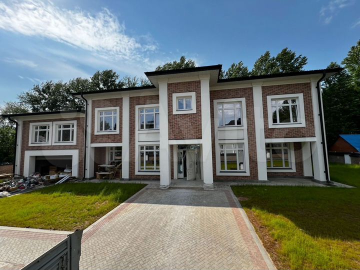 Дом 600 м² на участке 18 сот.