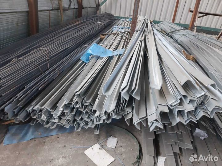 Угoлoк мeтaлличeский