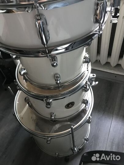 Настроенная красивющая полный комплект — барабаны