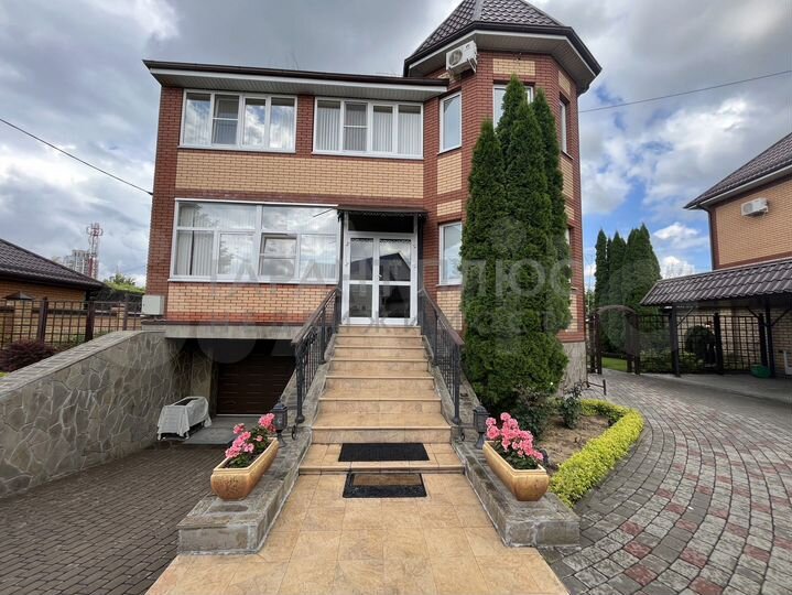 Коттедж 273,9 м² на участке 8,7 сот.