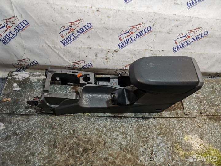 Подлокотник Ford Focus II рестайлинг (2007—2011)