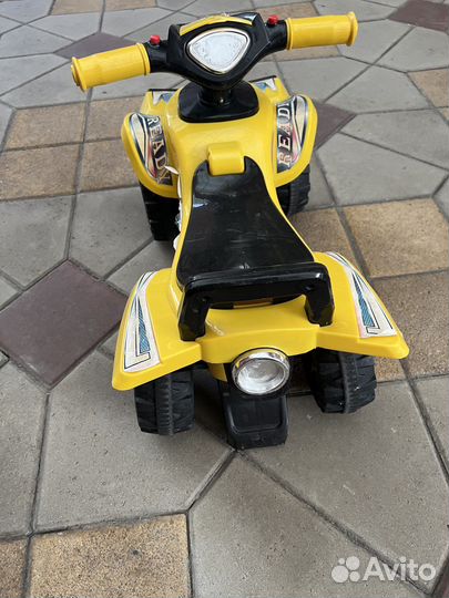 Машинка каталка с сигналом