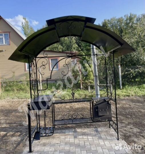 Мангал с крышей