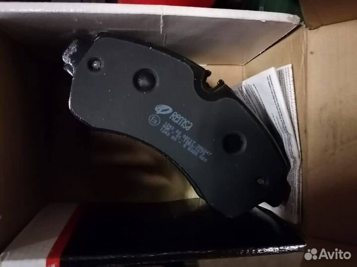 Тормозные колодки передние на Mercedes Sprinter