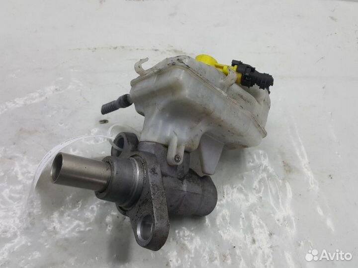 Бачок тормозной жидкости Opel Insignia