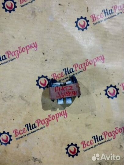 Кнопка стеклоподъемника Toyota Platz седан 1.0