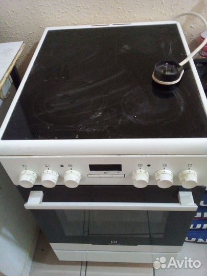 Плита электрическая стеклокерамика Electrolux
