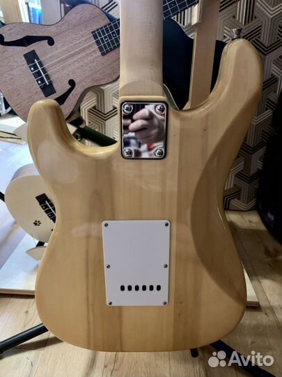 Электрогитара под Fender Stratocaster + Чехол