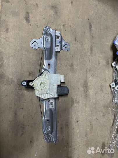 Задний левый стеклоподъемник Ниссан кашкай 11