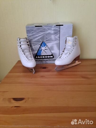Фигурные коньки jackson