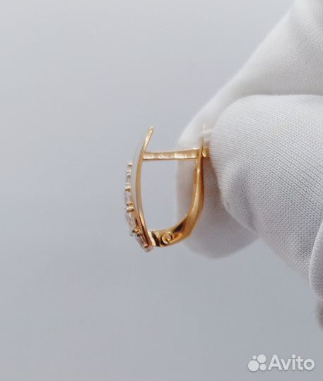 Золотые серьги с камнем