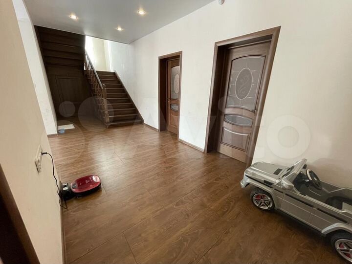 Коттедж 230 м² на участке 10 сот.