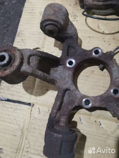 Кулак задний Suzuki Grand Vitara 2 2009