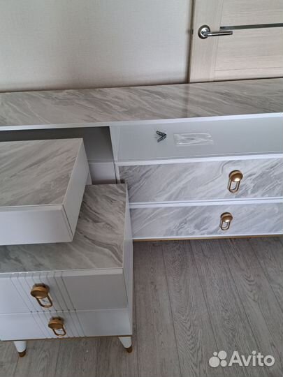 Косметический столик