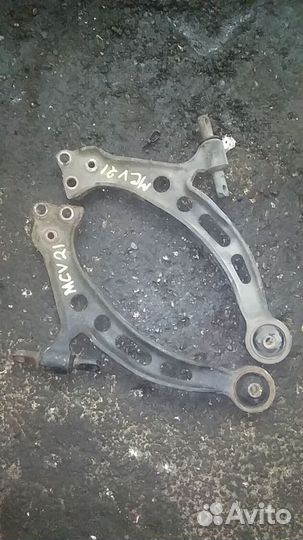 Рычаг передний левый на toyota camry gracia MCV21