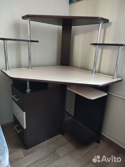 Компьютерный стол угловой