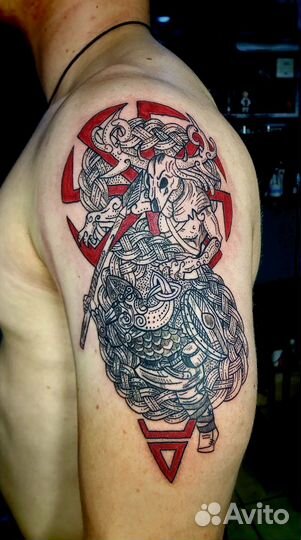 Мастер татуировки