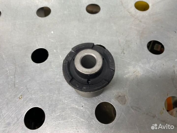 Сайлентблок задний Mitsubishi Delica