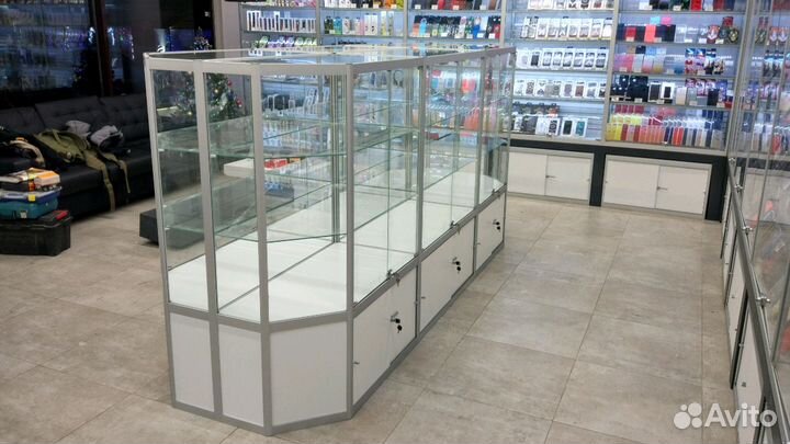 Стеклянная витрина для магазина