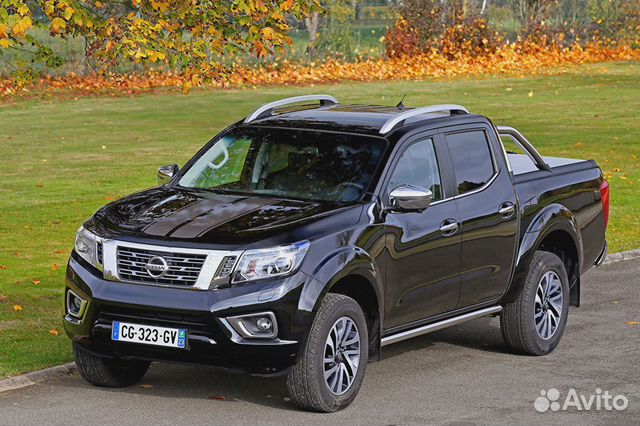 Лобовое стекло на Nissan Navara 04-15г