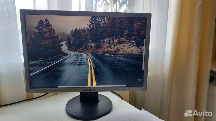 Монитор Samsung 943NW 19