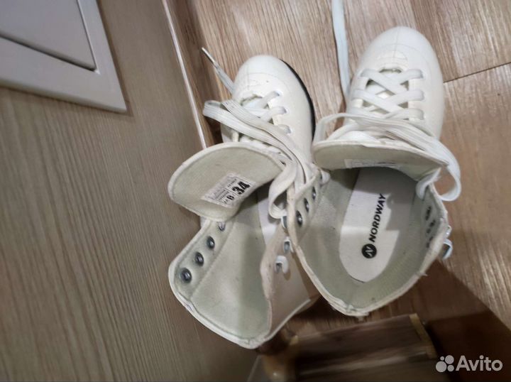 Продам коньки 34