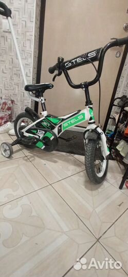 Детский велосипед с ручкой