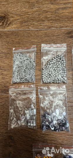 Стразы, паейтки, бисер