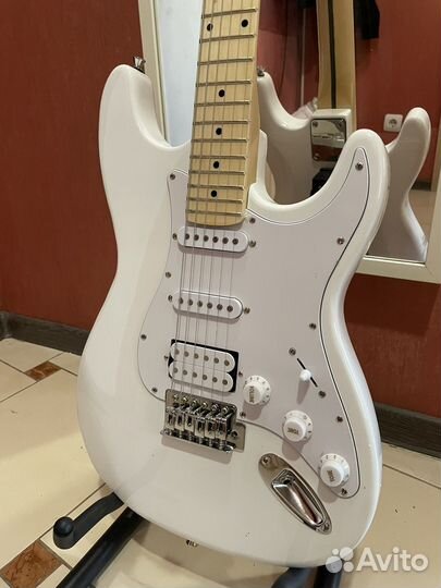 Fender stratocaster электрогитара белая