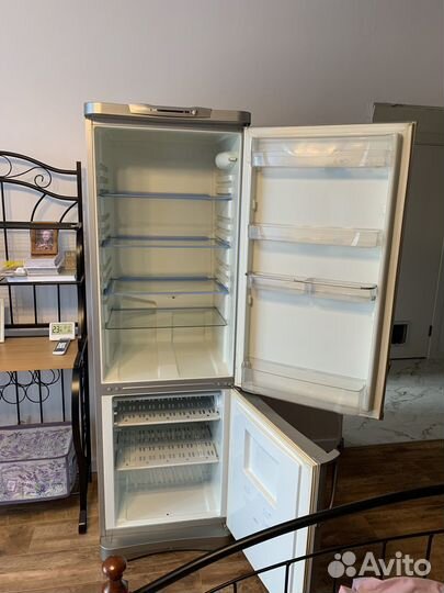 Холодильник indesit