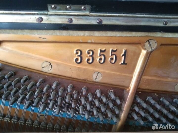 Пианино старинное с регалиями