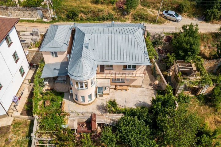 Дом 192 м² на участке 3,5 сот.