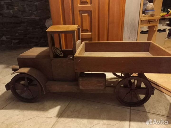 Сундук и машина, дерево. Ручная работа