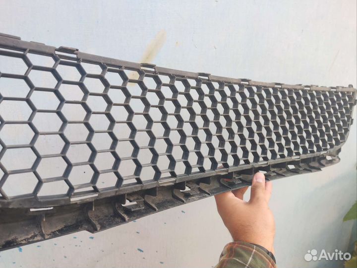 Решетка бампера нижняя Renault Logan 1