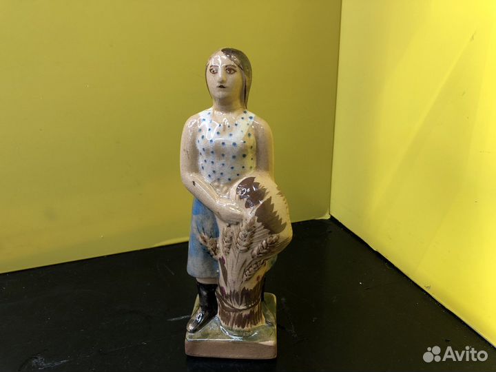 Z.7117 Фаянсовая Статуэтка Колхозница 1950-60гг