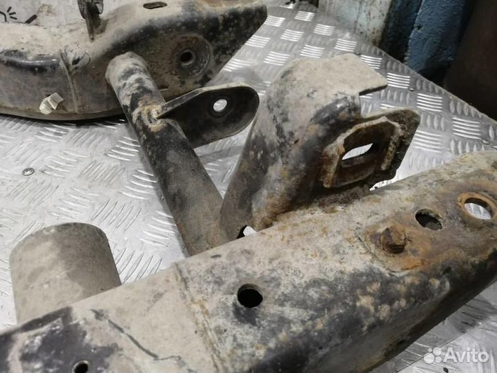 Подрамник задний Mercedes ML W163