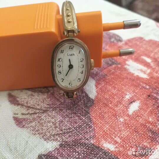 Часы наручные женские