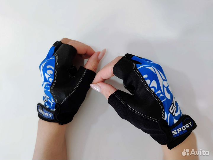 Спортивные перчатки