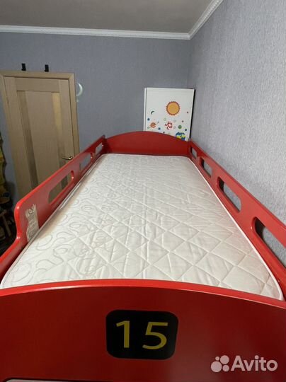 Двухъярусная кровать