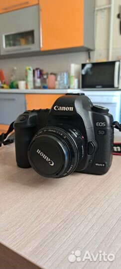 Зеркальный фотоаппарат Canon 5D Mark ii