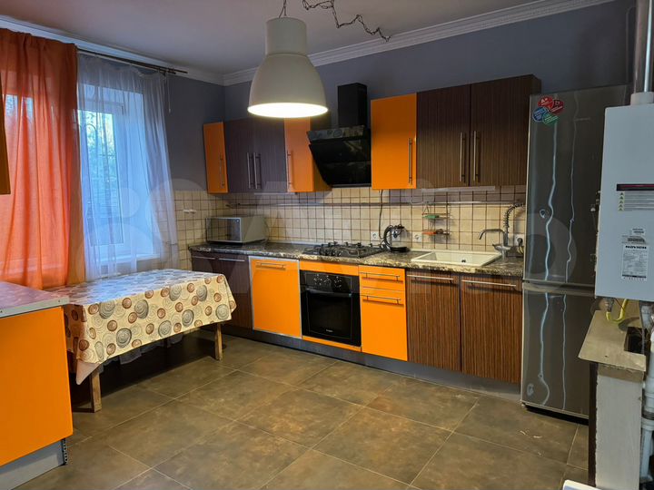 Дом 345 м² на участке 6 сот.